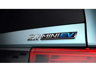 五菱首款四座新能源車命名“宏光MINI EV”