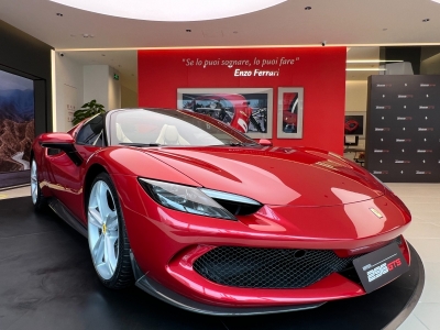 采用中后置发动机布局的跃马Berlinetta敞篷跑车——法拉利296 GTS